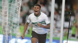 Atacante do Coritiba marca primeiro gol pelo clube e recebe elogio de Guto