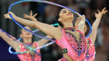 Brasileira se machuca, equipe não desiste e se apresenta sob aplausos e lágrimas