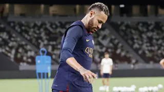 Neymar não sai do banco, frustra torcida japonesa e vê PSG levar virada da Inter