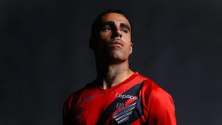 De capitão a afastado no Inter, volante tem nova chance no Athletico