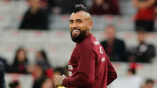 Vidal celebra conquista do Fla na Libertadores 2022 e irrita torcida do Athletico