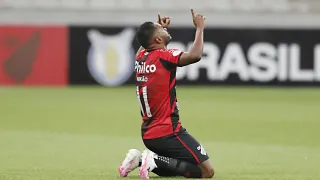 Pelos números, Nikão carrega o Athletico nas costas