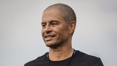 Campeão com o Coritiba vira líder em clube de Alex na Série B