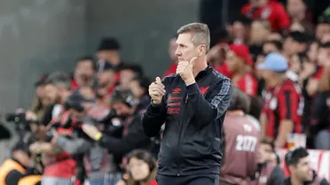 Turra completa seis meses como técnico do Athletico com 82% e destaca “cultura do vencer”