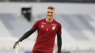 Goleiro Bento, do Athletico, é convocado pela primeira vez para a seleção brasileira