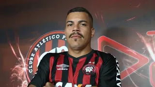 Carleto festeja triunfo do Atlético sobre Coritiba, seu ex-clube: “Aqui é CAP”