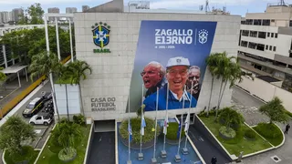 Velório de Zagallo acontece na CBF com presença de público e personalidades do esporte