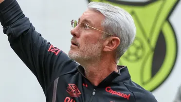 Odair ignora Data FIFA e trata duelo do Athletico como guerra