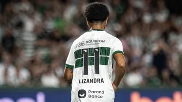 Coritiba faz campanha contra o feminicídio e leiloa camisas de jogo