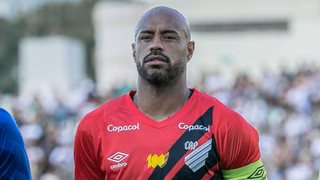 Afastado, Thiago Heleno pode deixar o Athletico? Entenda cenários possíveis