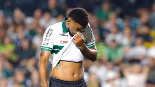 Coritiba empresta zagueiro contestado a clube da Arábia Saudita