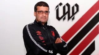 Athletico anuncia Wesley Carvalho, novo técnico do Aspirantes