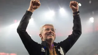 Odair vibra com acesso e encaminha renovação no Athletico