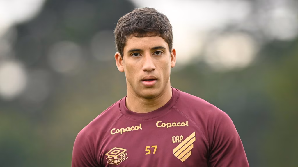 Meia João Cruz foi liberado pelo Athletico para a seleção sub-20.