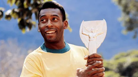 “Foto e Bola: histórias de 10 fotografias de Pelé”: Uma obra quase definitiva sobre o Rei