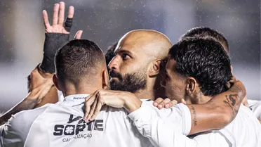 Athletico tem interesse em meia do Santos