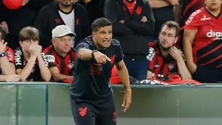 Fernandinho defende trabalho de Wesley após três derrotas e eliminação