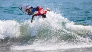 Com show de aéreos, Gabriel Medina e Ítalo Ferreira avançam para as semifinais