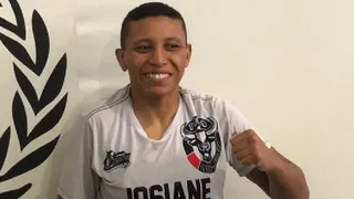 Do “busão” pro avião: Curitibana assina com o UFC e comemora sonho realizado