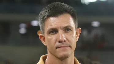 Barbieri ignora torcida, insiste em estratégia polêmica e amarga eliminação vergonhosa