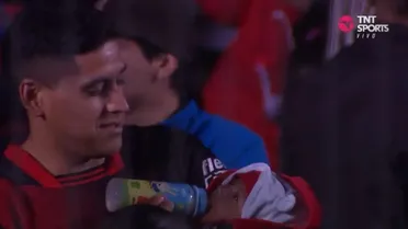 Torcedor argentino que amamentou bebê na arquibancada concorre a prêmio The Best da Fifa