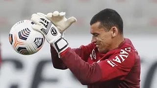 Time dirigido por Mano Menezes mira contratação do goleiro Santos