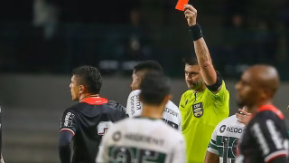 Diretor ex-Paraná demite zagueiro que agrediu Zeca, do Coritiba