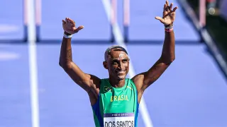 Piu repete Tóquio-2020 e conquista medalha bronze nos 400m com barreiras em Paris