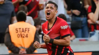 Com gol de Vitor Roque, Athletico vence o Corinthians e sobe na tabela