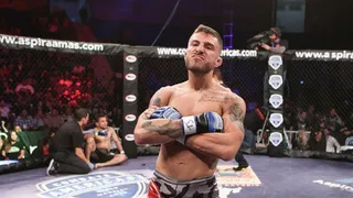 Técnico de Brandon Moreno faz postagens racistas sobre Deiveson Figueiredo no UFC