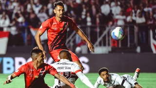 O Athletico está caindo e não acontece nada. Já há conformismo?