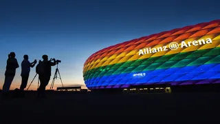 Após veto em arena de Munique, Uefa usa cores do arco-íris em logo: “Orgulho”