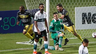 Coritiba perde para o FC Cascavel e desperdiça chance de liderança