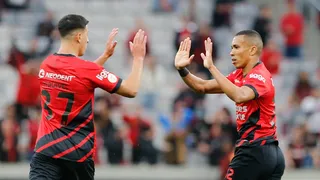 Na Baixada, um Furacão dramático em jogo teatral