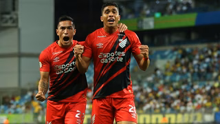 Athletico dá as mãos ao deus-dará e segue em frente