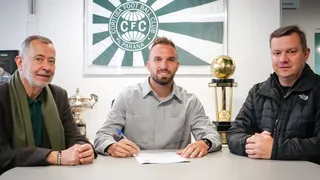 Coritiba renova contrato com o volante Willian Farias