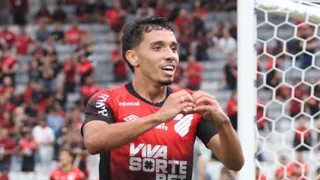 Drama no hospital: Joia do Athletico desabafa e fala sobre recuperação