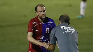 Após vitória, técnico do Paraná deve repetir time  contra o Sampaio Corrêa