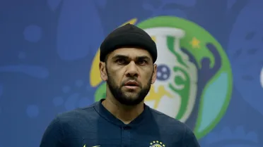 Tite arrisca com Dani Alves na seleção brasileira. E jejum de Copas incomoda