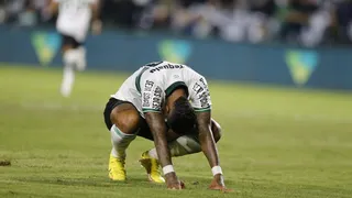 Zago comenta gols perdidos e cobra evolução de Alef Manga no Coritiba