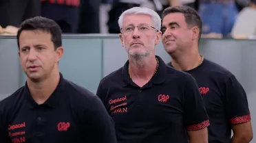 Odair cita Coritiba, se irrita e rebate críticas após fiasco do Athletico