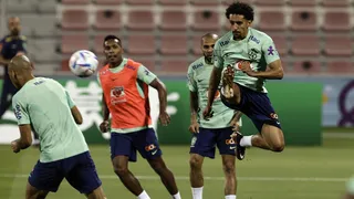 Sem indicar equipe da estreia, seleção brasileira faz primeiro treino no Catar