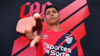Athletico anuncia a contratação do meia Zé Vitor