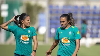 Marta e Debinha se apresentam e seleção olímpica feminina tem grupo completo