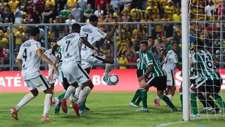 Coritiba perde para o Amazonas, deixa de entrar no G4 e segue sem vencer fora