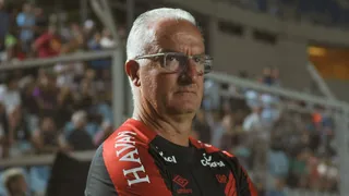Justiça condena Athletico por falsificação envolvendo analista que trabalhou com Dorival Junior