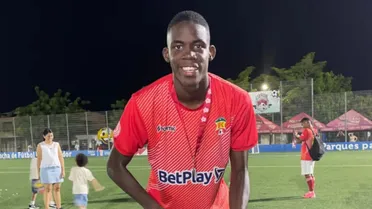 Athletico fecha com zagueiro colombiano que disputou o Paranaense