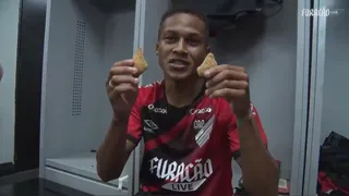 Com ‘coxinhas’, Athletico provoca rival: “Hoje a janta foi boa”