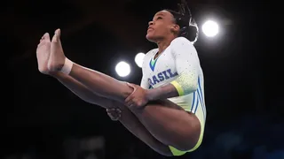 Rebeca Andrade dá show e vai a três finais na ginástica artística