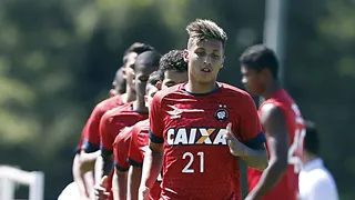 Athletico recebe R$ 5 milhões por dívida de clube europeu em venda de atacante